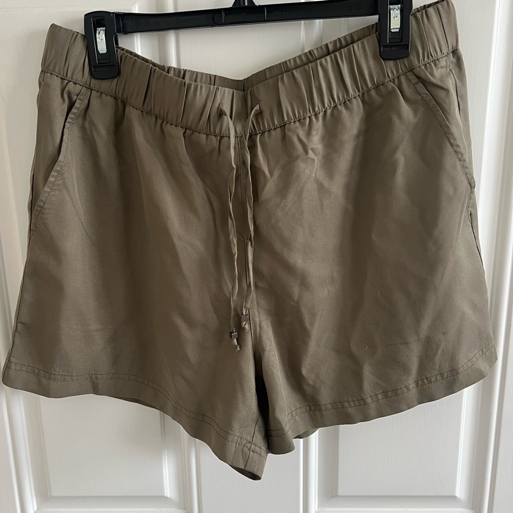 Banana Republic Tencel Pull On Short Green